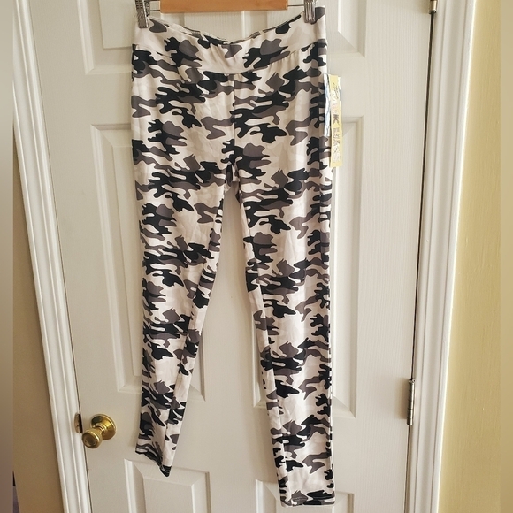 NWT Muk Luks Dream Knit leggings size Medium in camo print - Picture 3 of 7